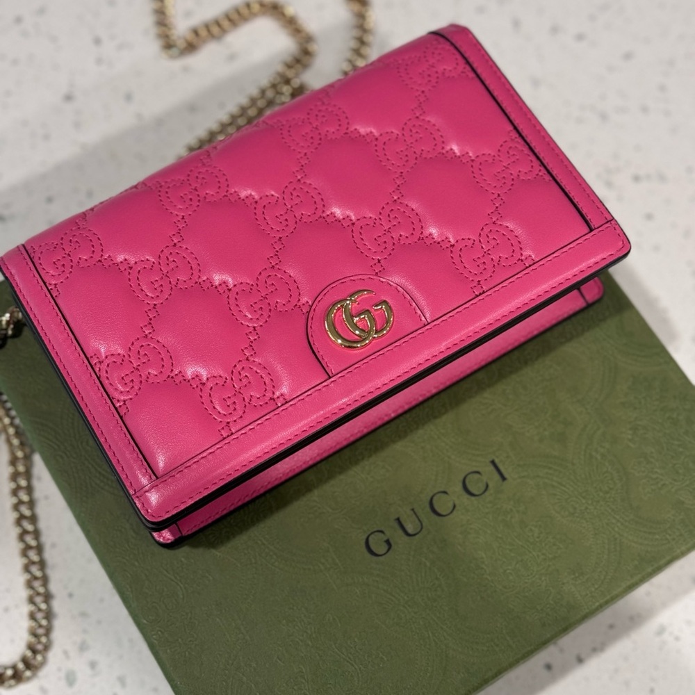 Gucci Wallet on Chain